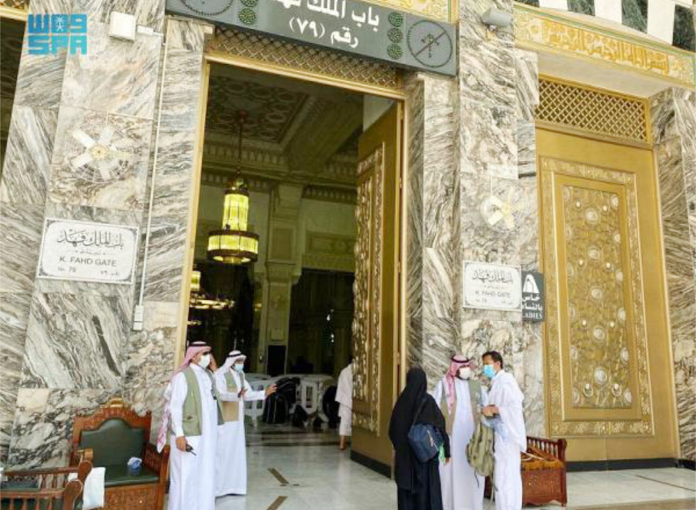 تم تعيين حوالي 330 موظفًا في 100 بوابة من أبواب المسجد الحرام لتسهيل التدفق السلس لحركة الحجاج.  (زودت)