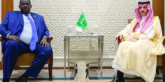 وزير الخارجية السعودي يستقبل المستشار الأمني ​​لرئيس جنوب السودان