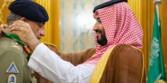 السعودية تمنح وسام الملك عبد العزيز لقائد أركان الجيش الباكستاني
