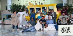 الأشخاص ذوو الإعاقة يصعدون على خشبة المسرح في مهرجان المسرح الخليجي