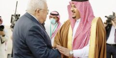الرئيس الفلسطيني يصل الى قمة الرياض