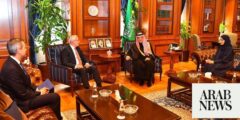 وزير سعودي يستقبل مبعوثين تشيكي وإيطالي